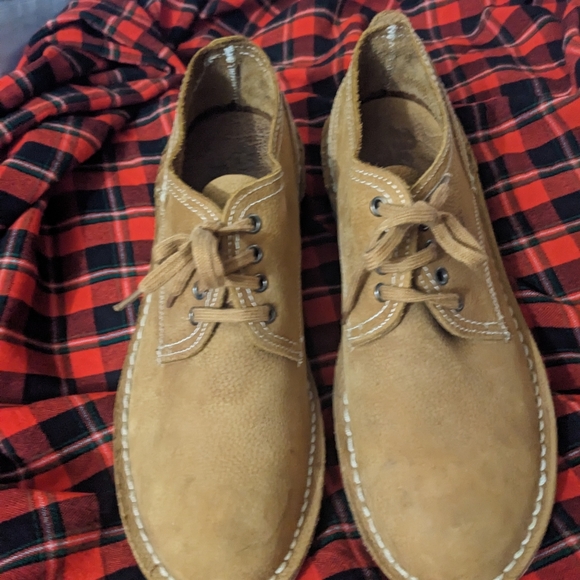 These are Safari boots, commons for safari tours in Kenya. They are all leather. - Picture 4 of 7